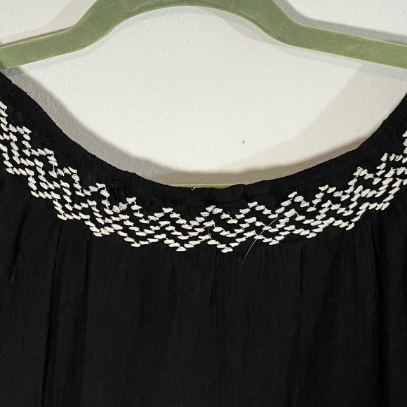 Mudd Embroidered Peasant Top - Large - Picture 7 of 10